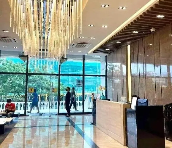 Uptown Parksuites Tower 1 * Manila
