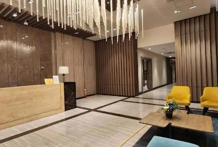 Uptown Parksuites Tower 1 *