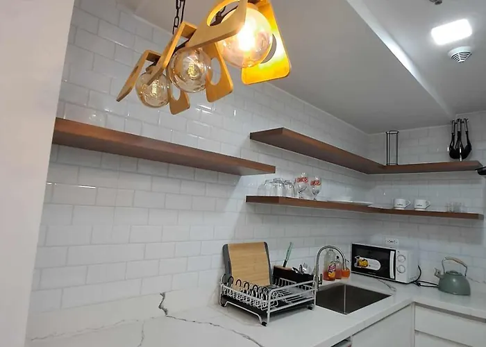 Uptown Parksuites Tower 1 Hostel *