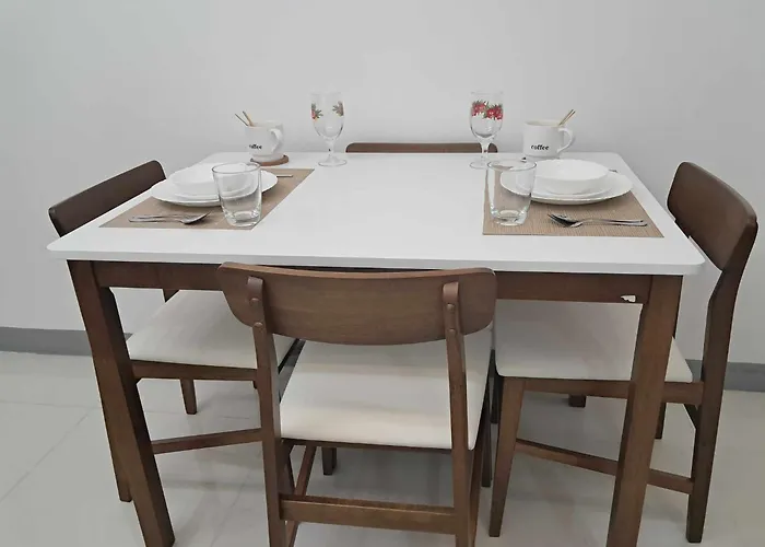 Uptown Parksuites Tower 1 *