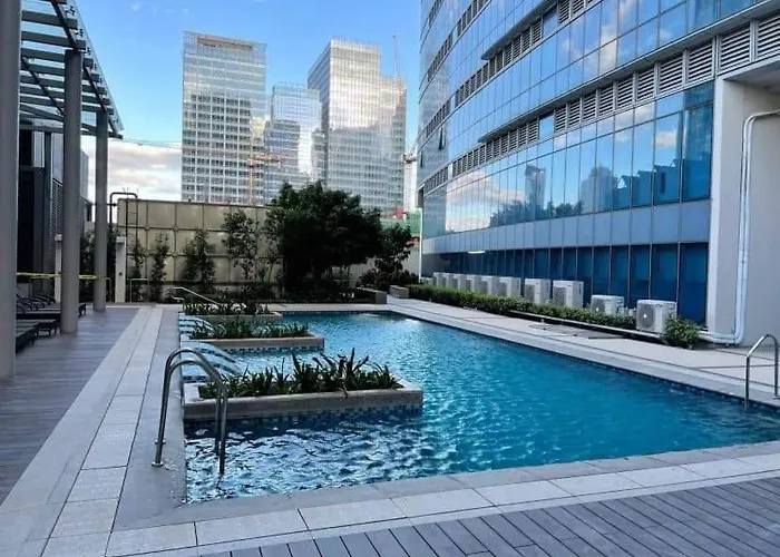 Uptown Parksuites Tower 1 Hostel *