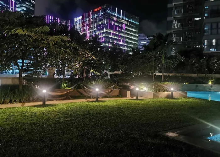 Uptown Parksuites Tower 1 Hostel Manila