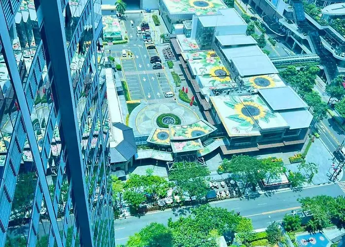 Uptown Parksuites Tower 1 * Manila