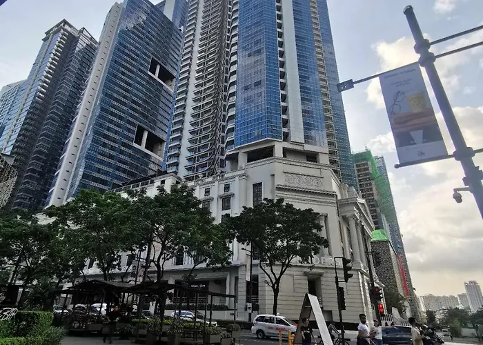 Uptown Parksuites Tower 1