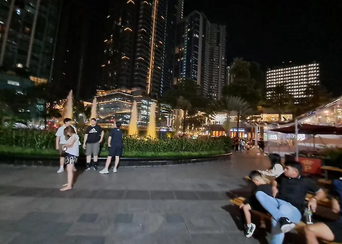 Uptown Parksuites Tower 1