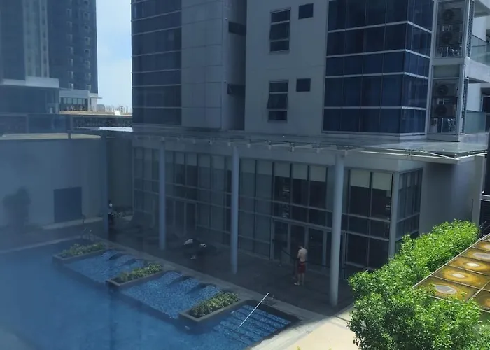 Uptown Parksuites Tower 1