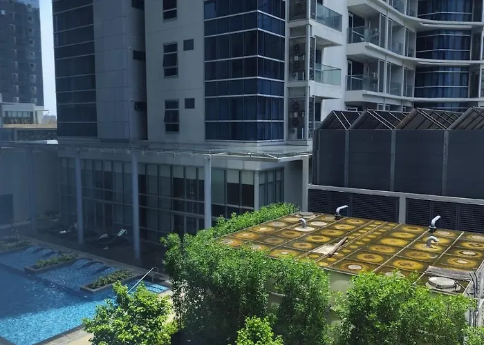 Uptown Parksuites Tower 1 * Manila