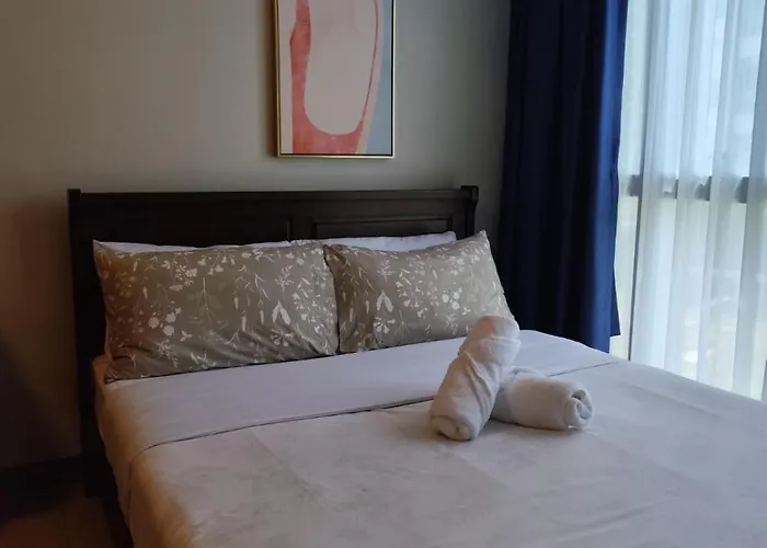 Uptown Parksuites Tower 1 * Manila